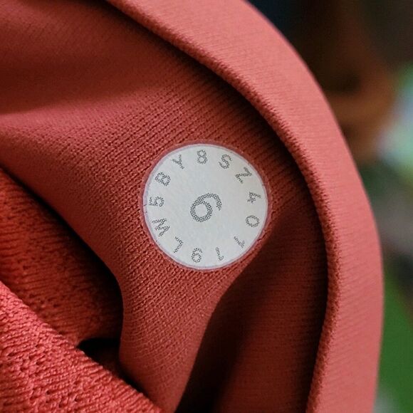 Lululemon Time To Sweat Tight 28" Brick Rose Size 6 W5BY8S Workout Side Pockets - Picture 5 of 8